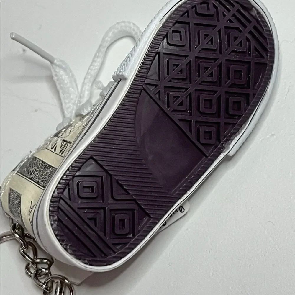Money Shoe Keychain - Picture 4 of 4